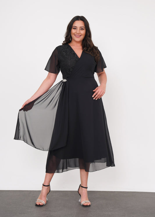 Yandan Dantel Detaylı Abiye Elbise