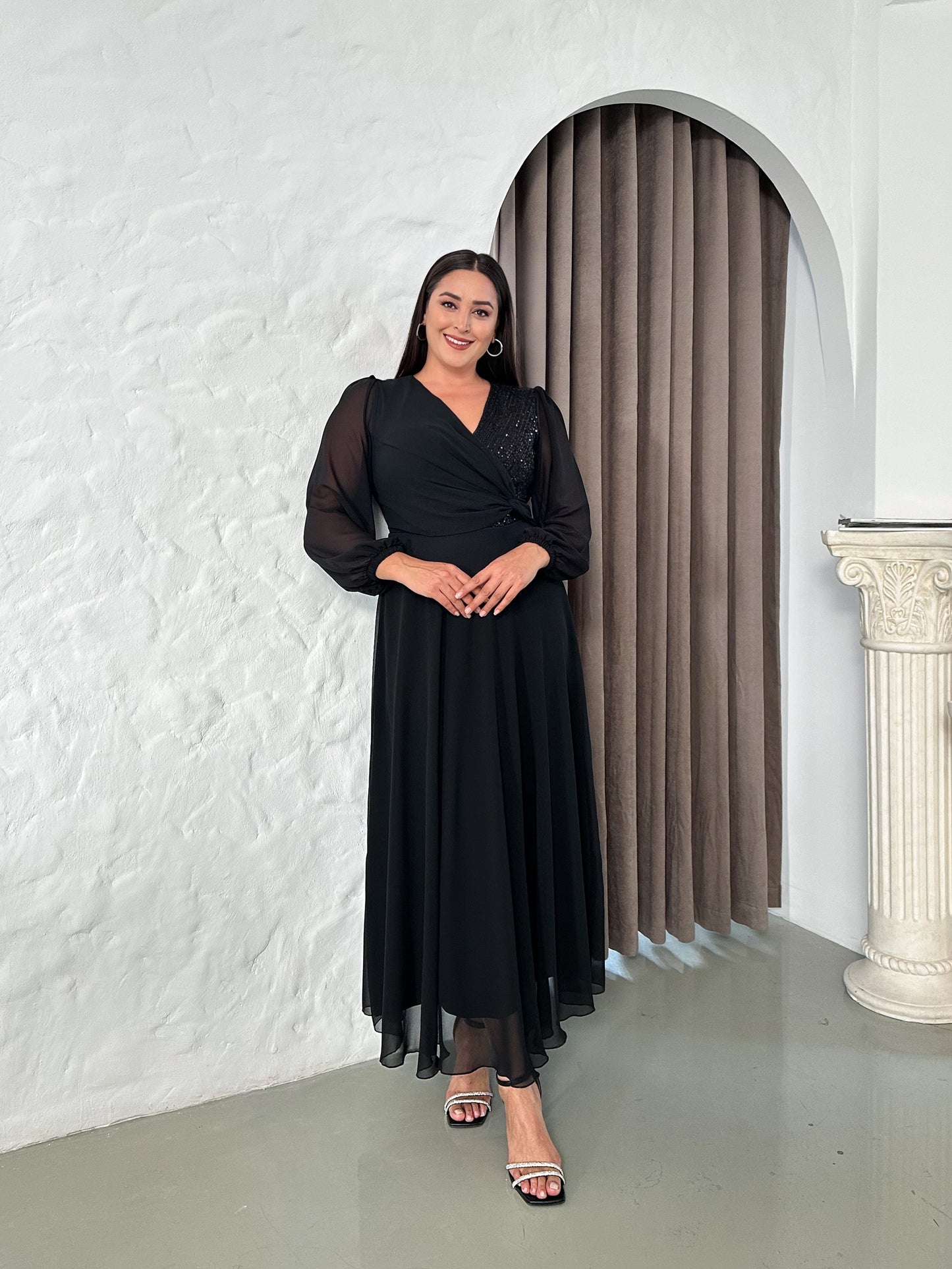 Uzun Kol Yandan Payetli Abiye Elbise