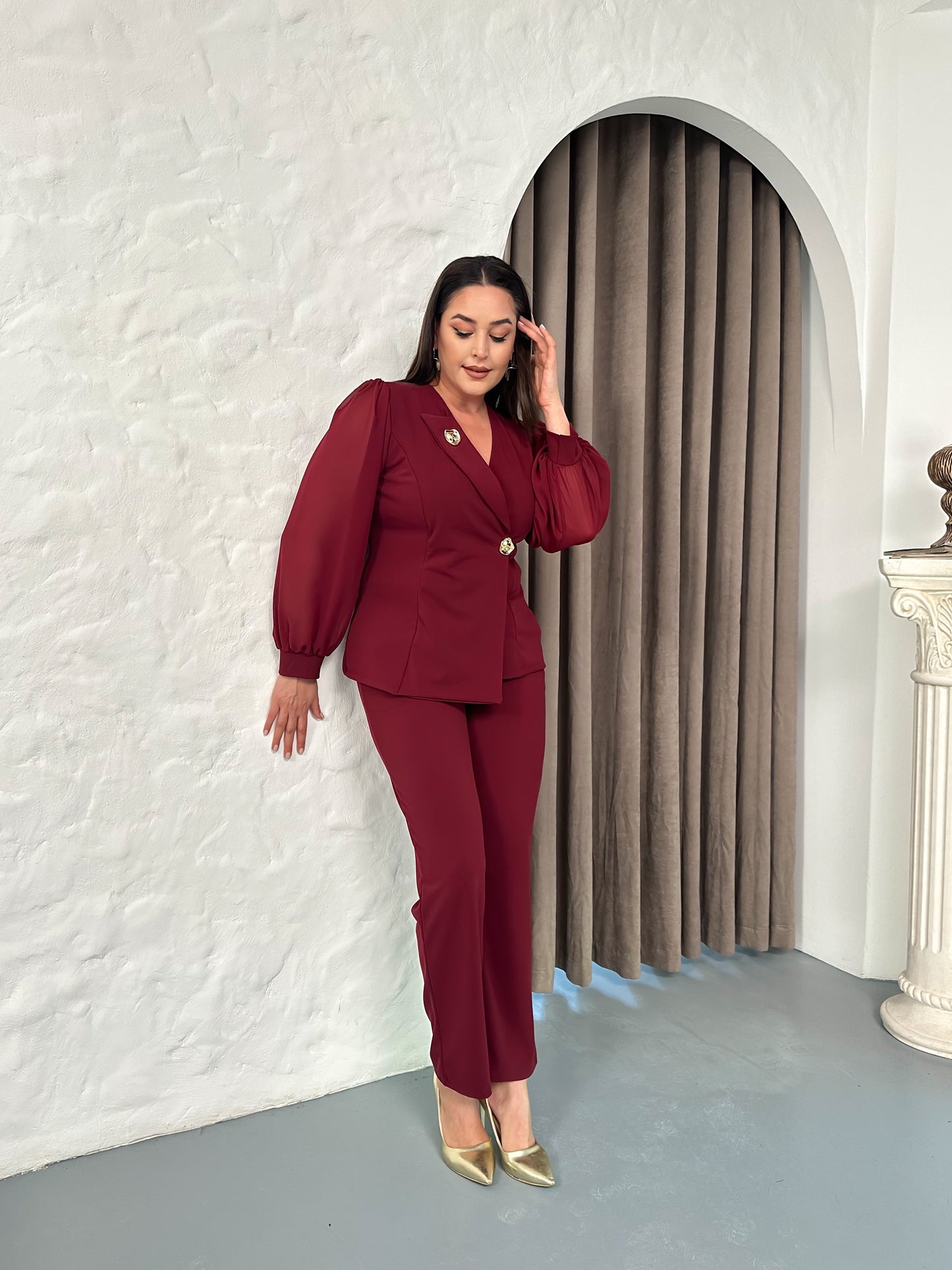 Broşlu Ceket Yaka Takım