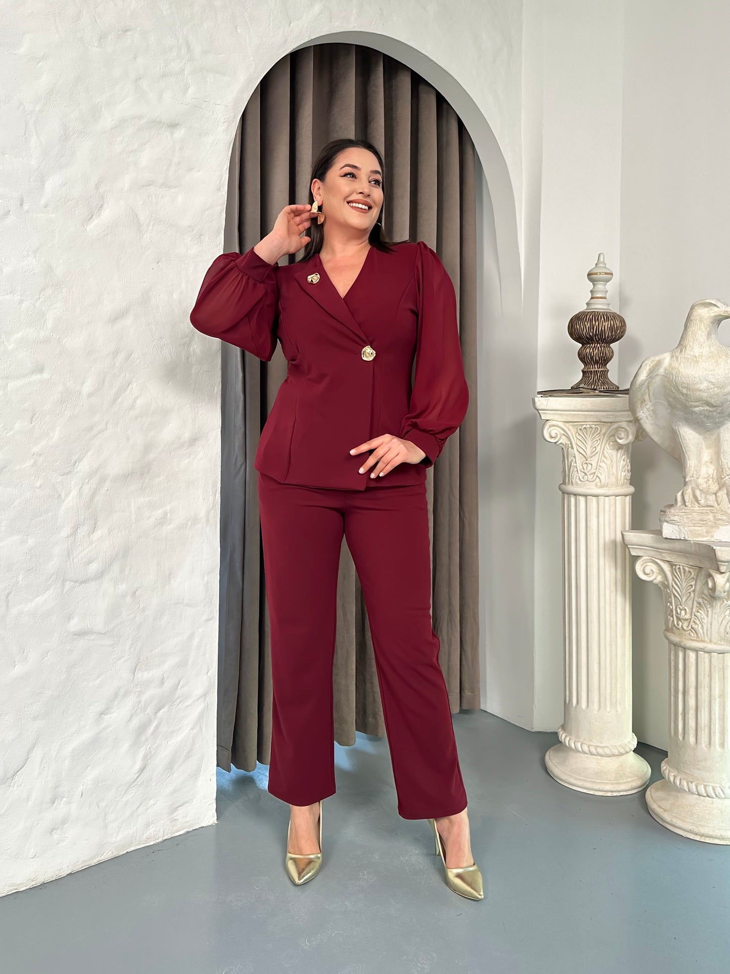 Broşlu Ceket Yaka Takım