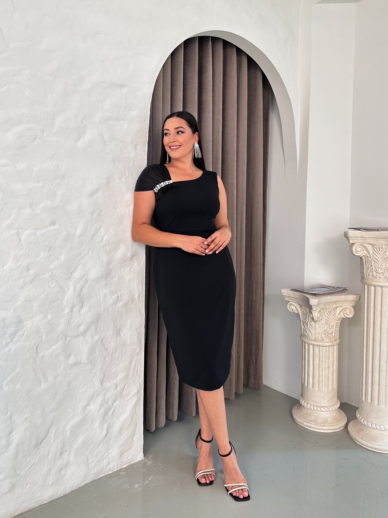 Omzu Saten Taşlı Abiye Elbise