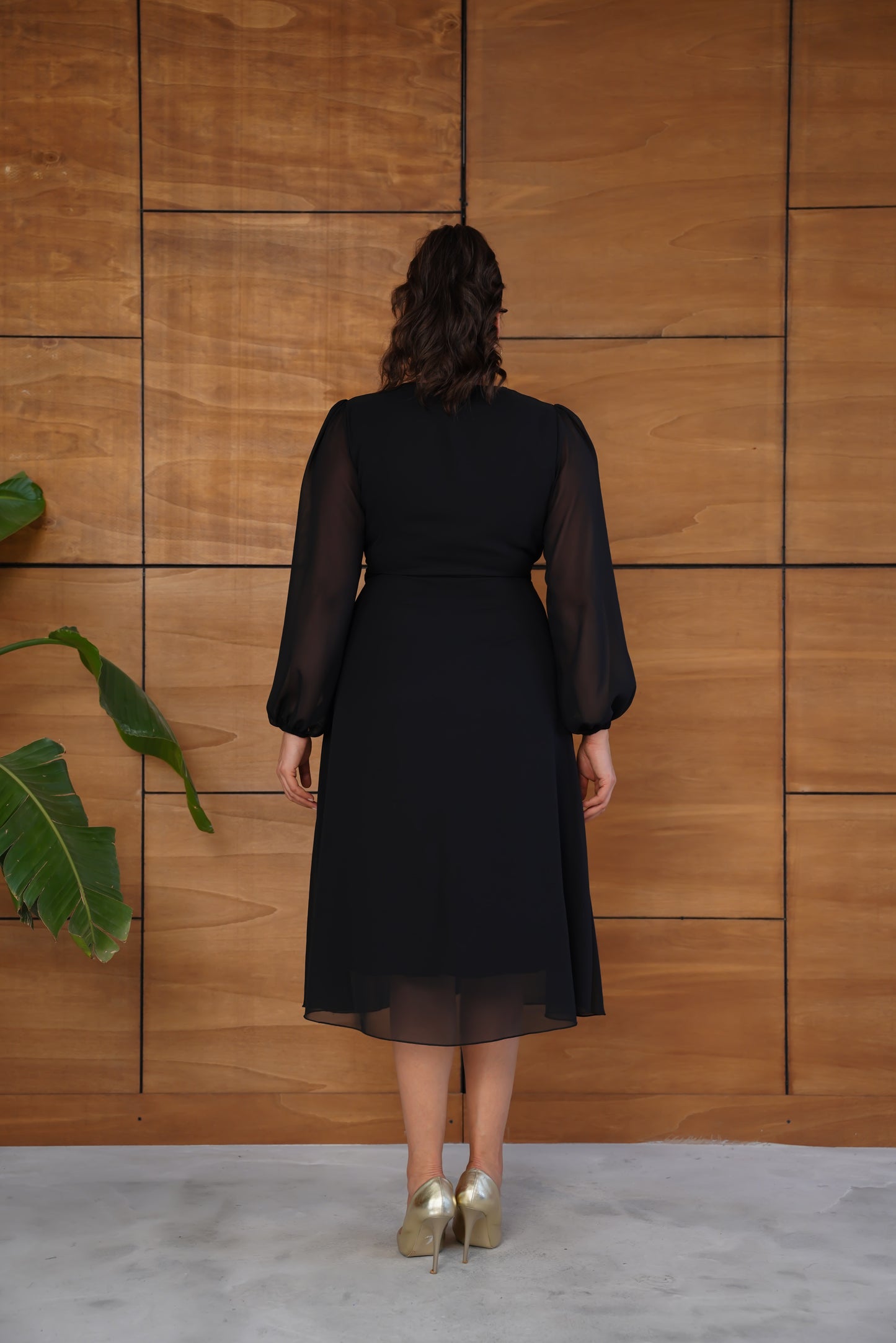 Gold Broşlu Şifon Abiye Elbise