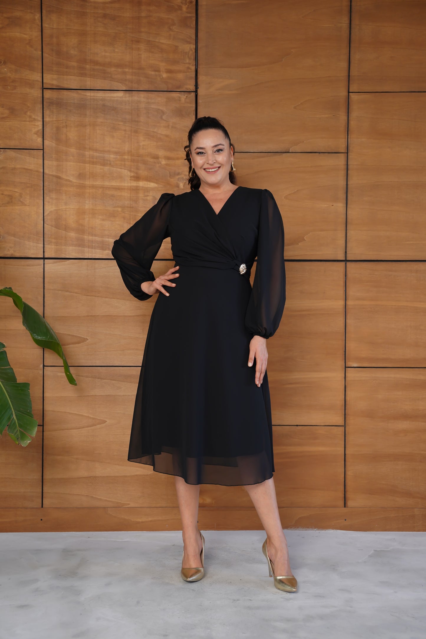 Gold Broşlu Şifon Abiye Elbise