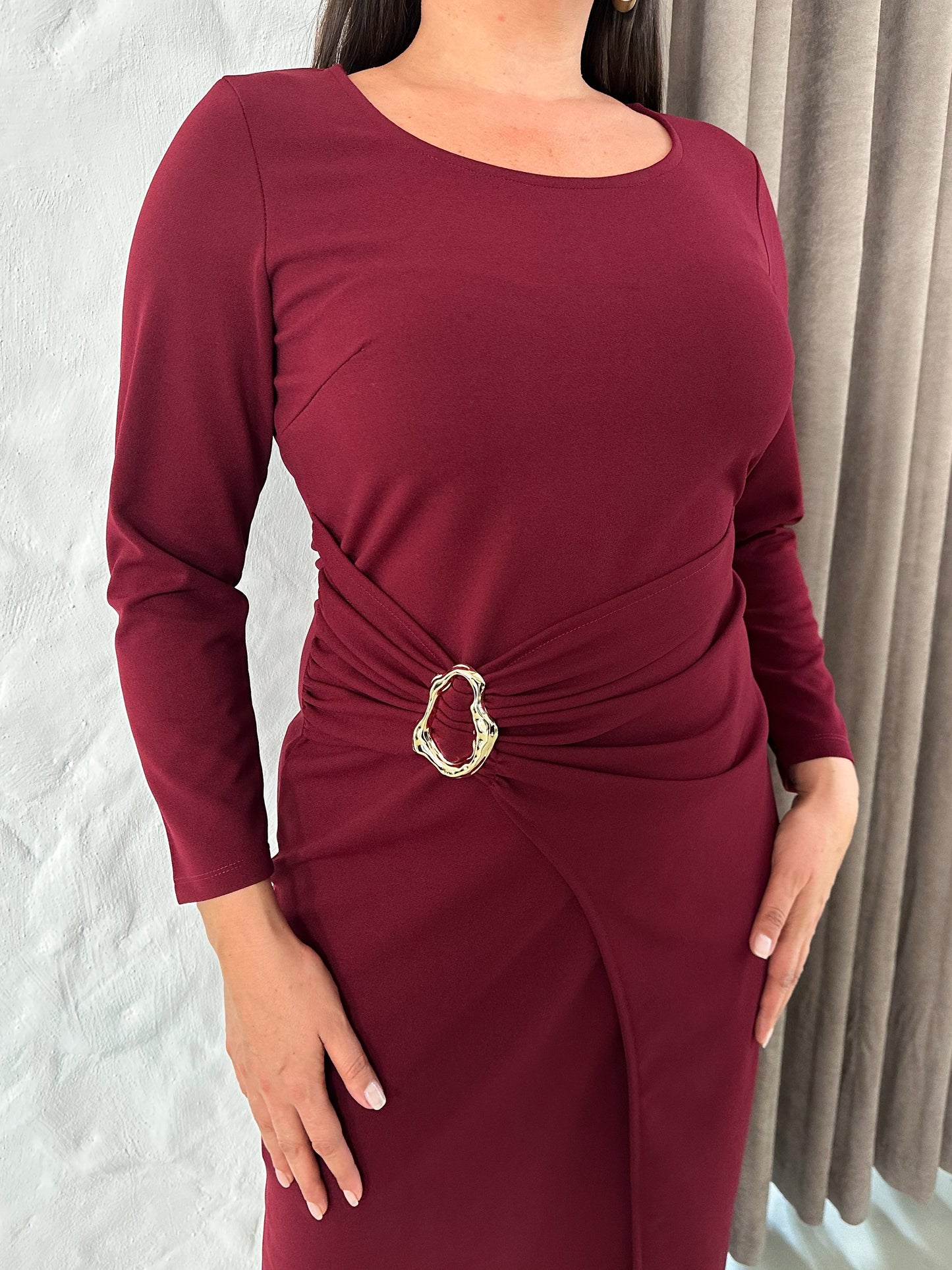 Gold Broşlu Kolu Kumaş Abiye Elbise