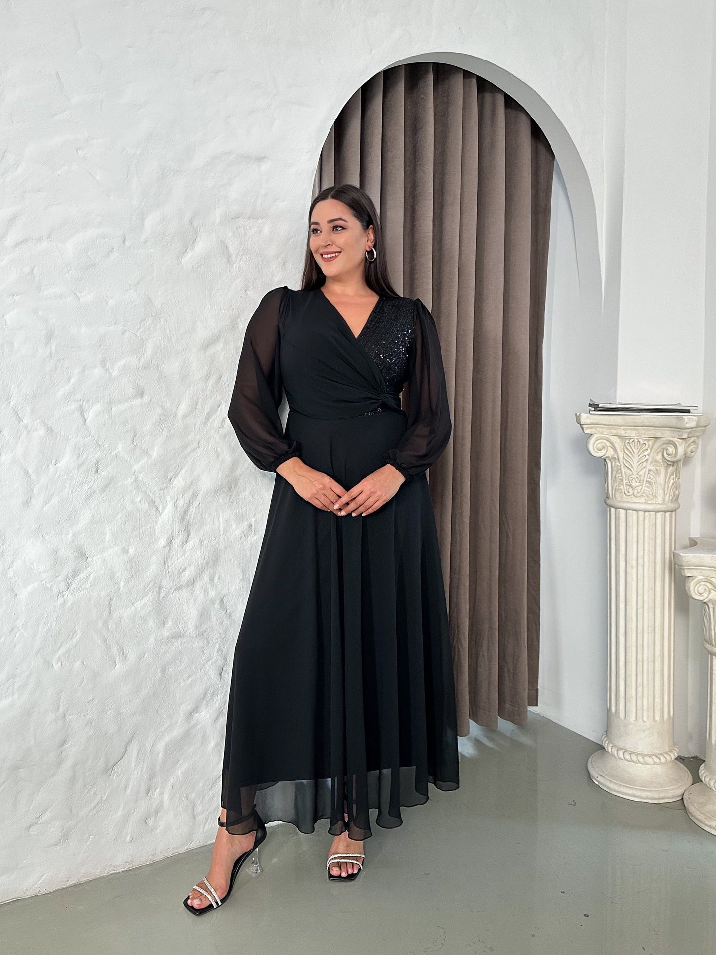 Uzun Kol Yandan Payetli Abiye Elbise