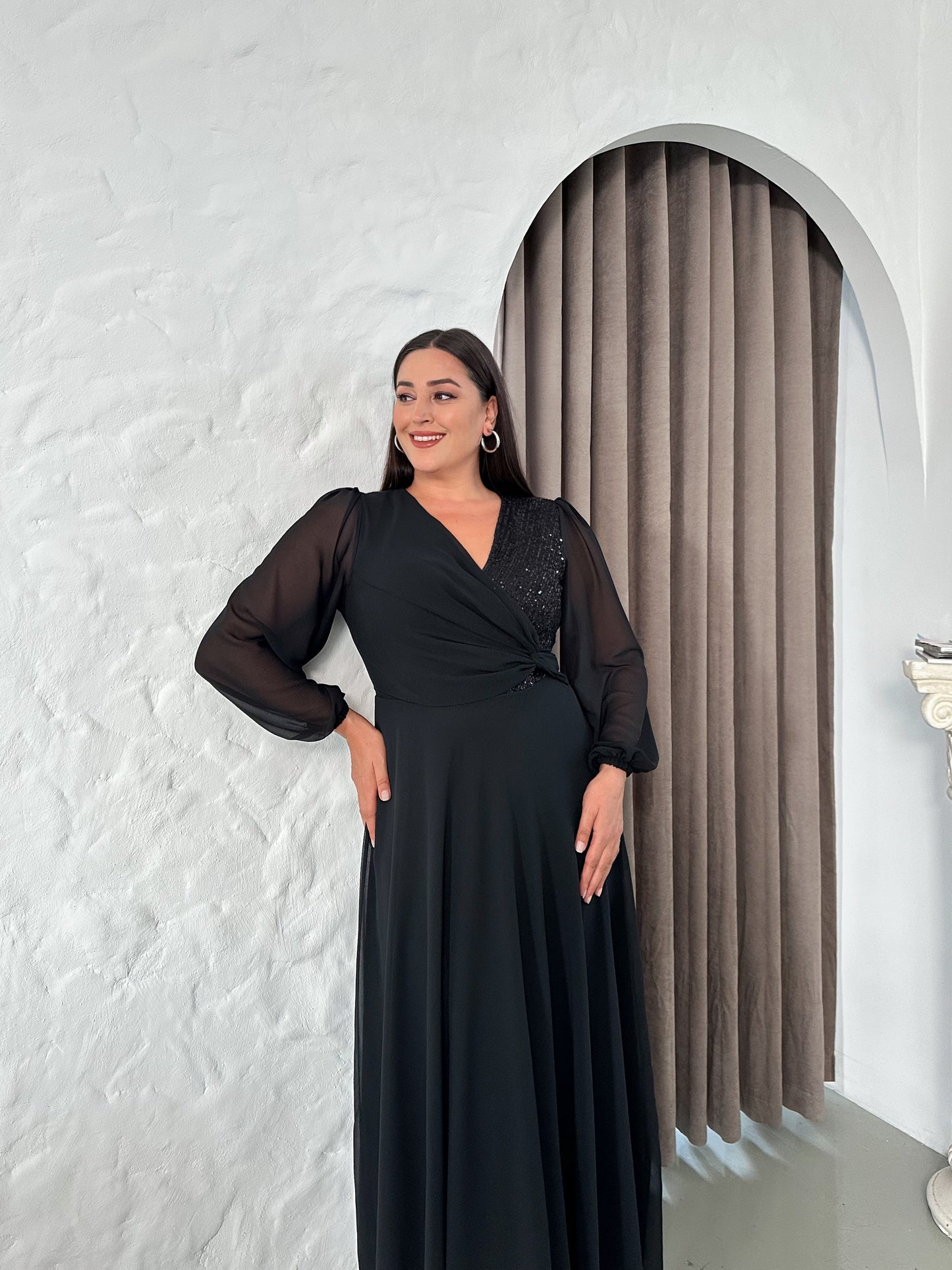 Uzun Kol Yandan Payetli Abiye Elbise