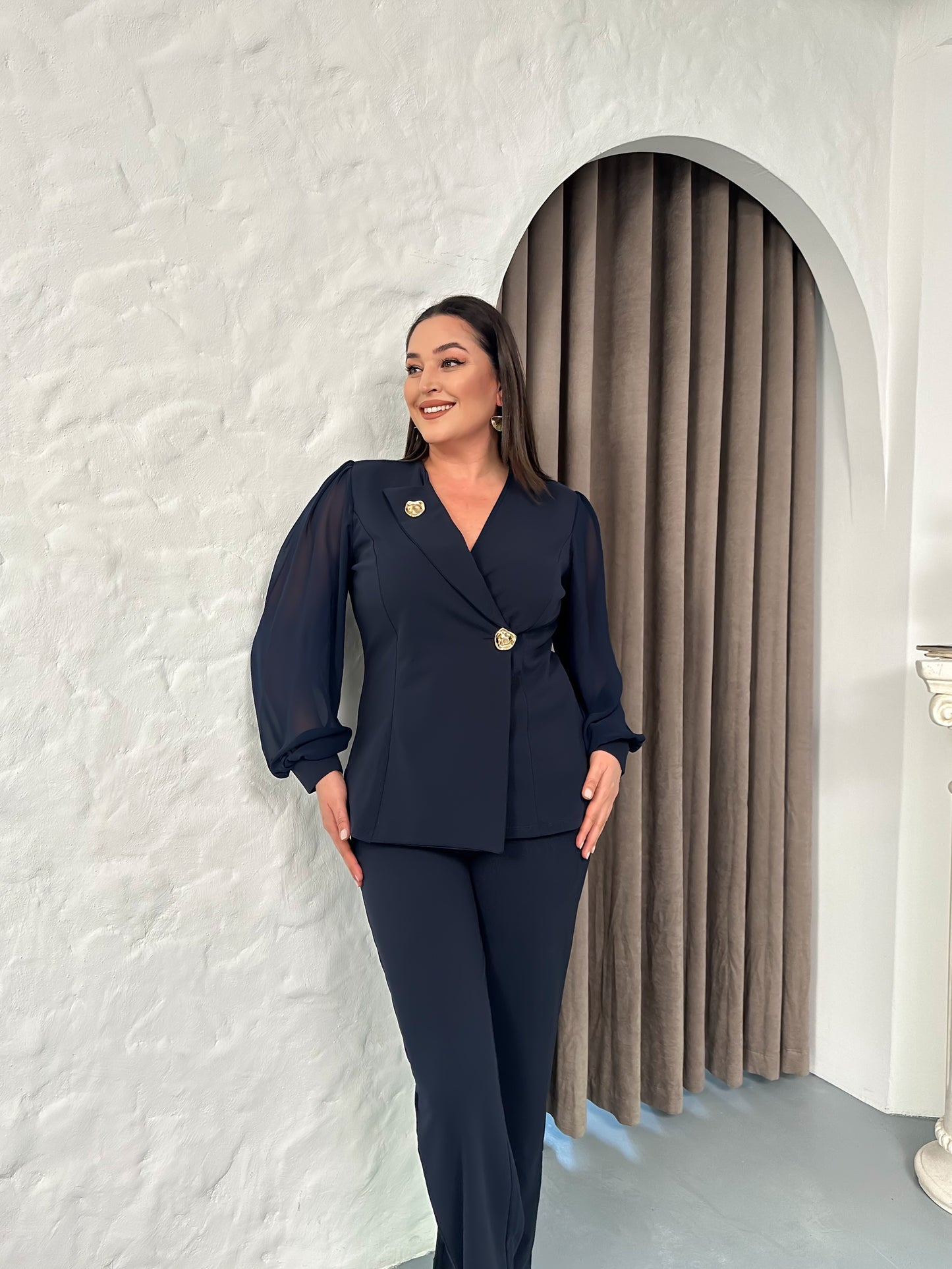 Broşlu Ceket Yaka Takım