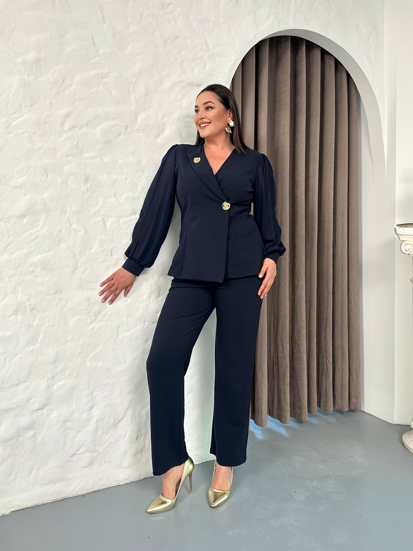 Broşlu Ceket Yaka Takım