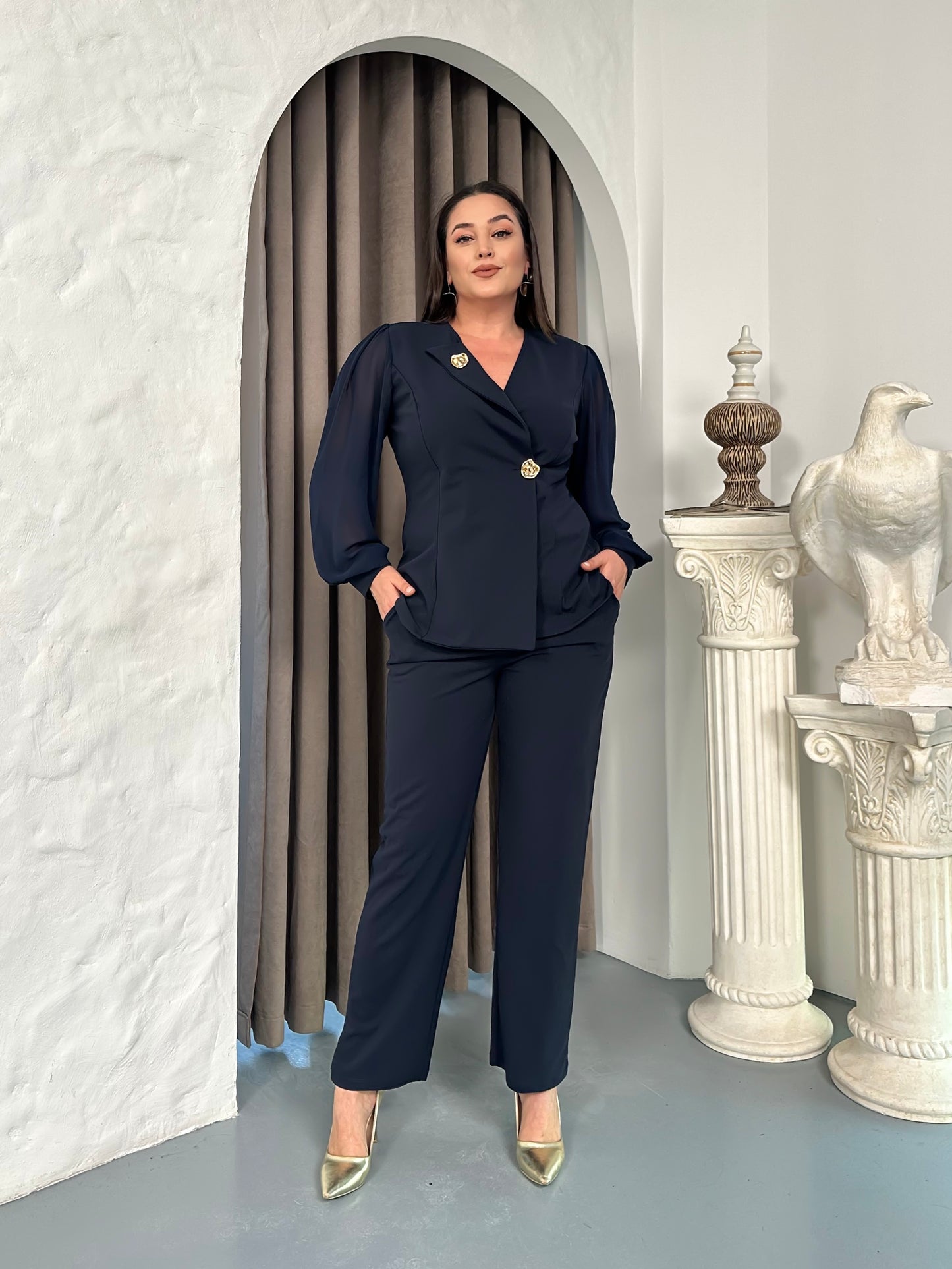 Broşlu Ceket Yaka Takım