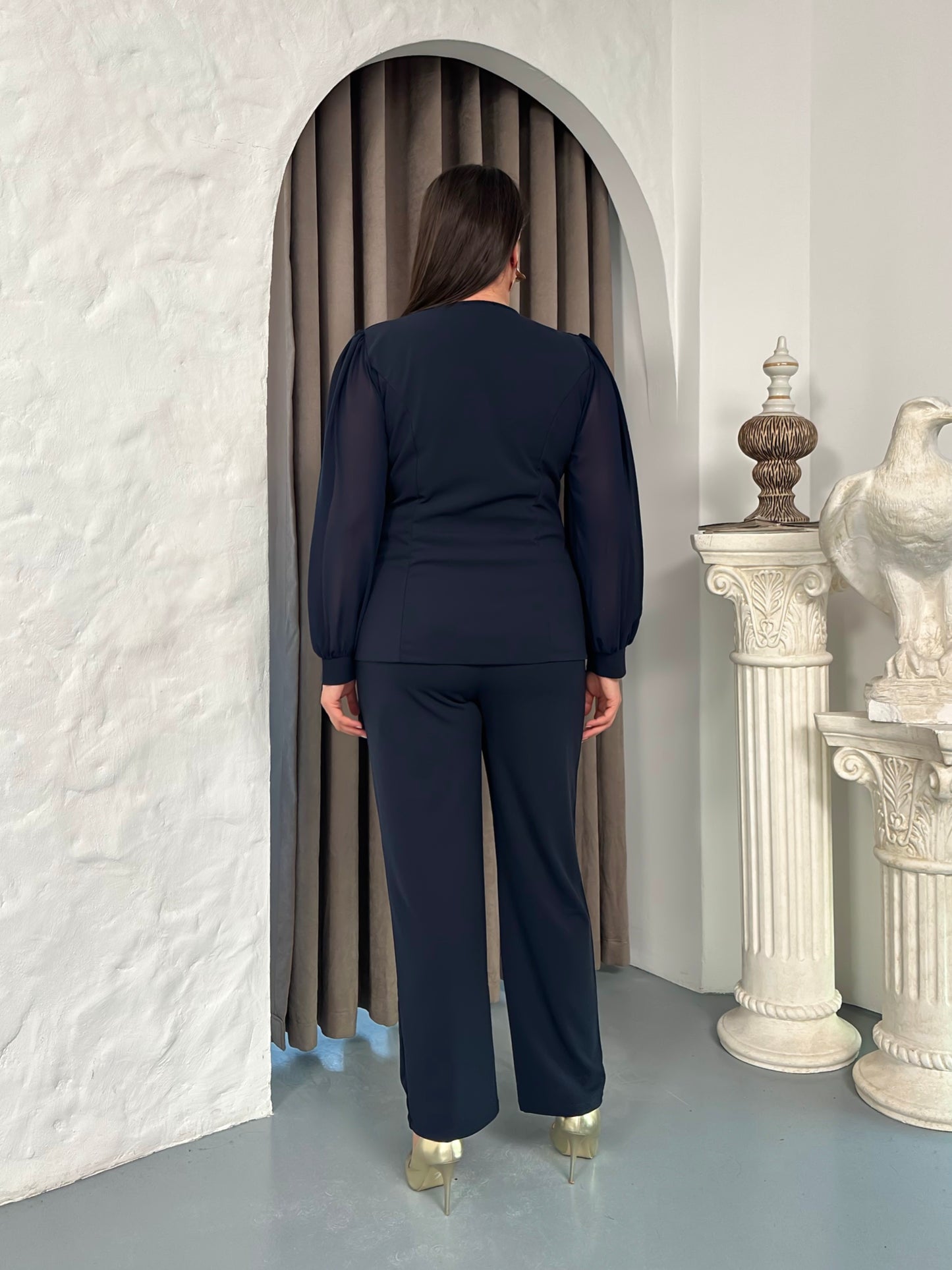 Broşlu Ceket Yaka Takım