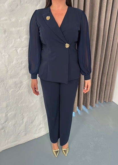 Broşlu Ceket Yaka Takım