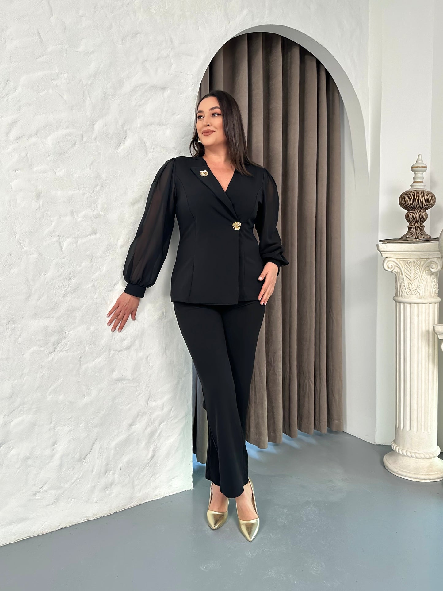 Broşlu Ceket Yaka Takım