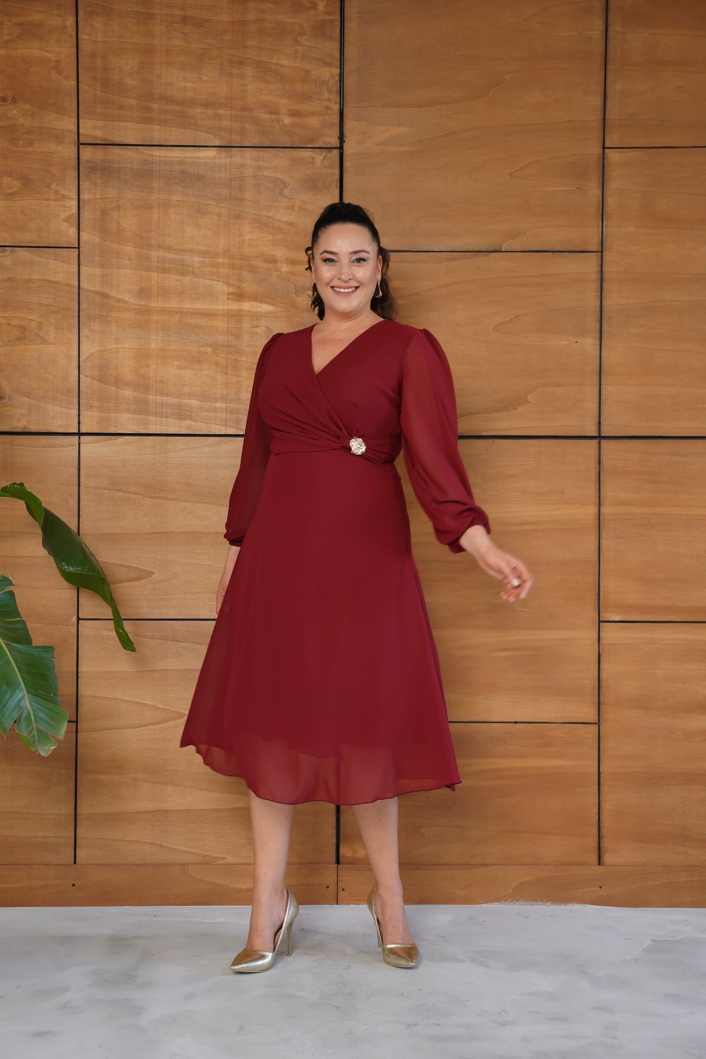 Gold Broşlu Şifon Abiye Elbise