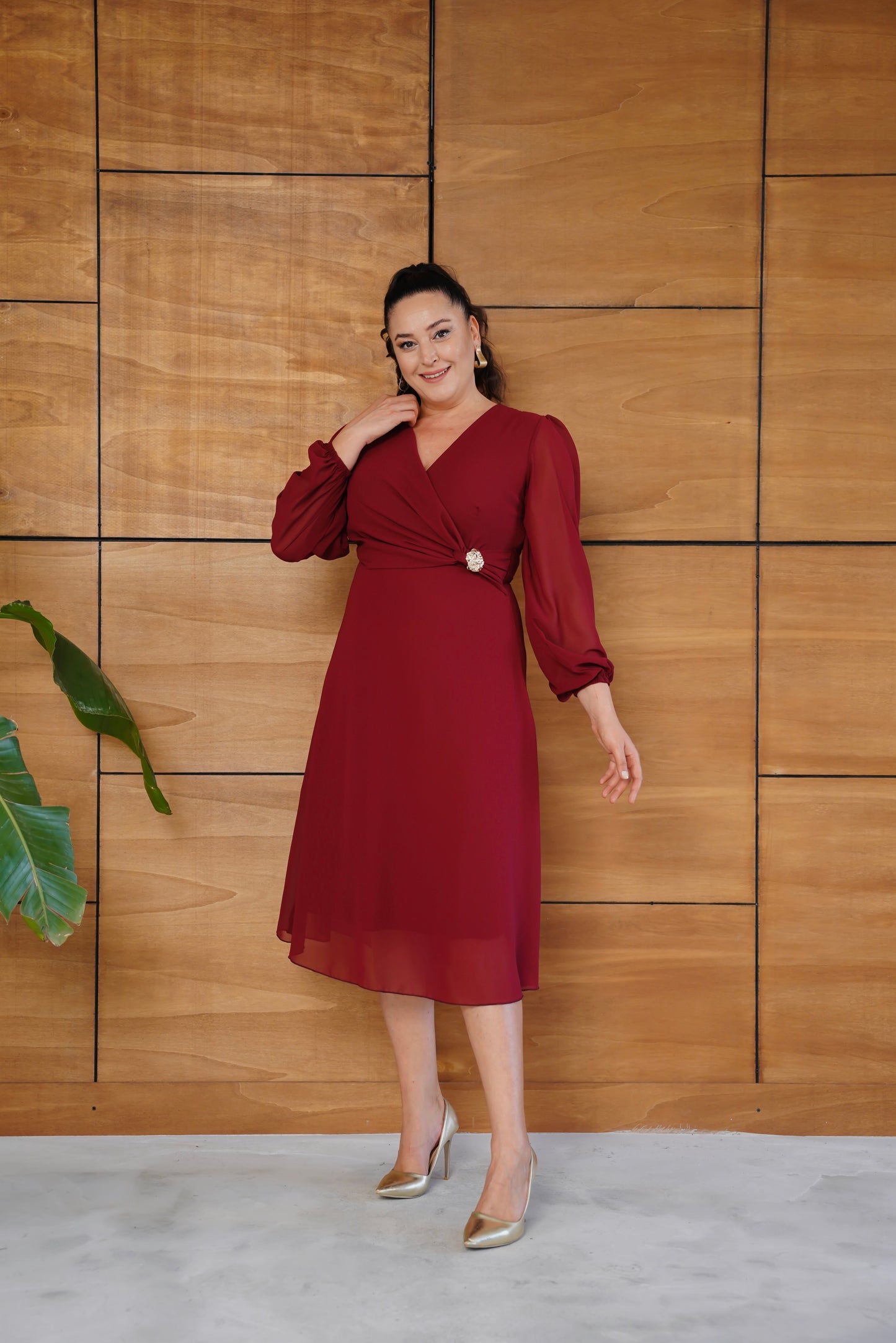 Gold Broşlu Şifon Abiye Elbise