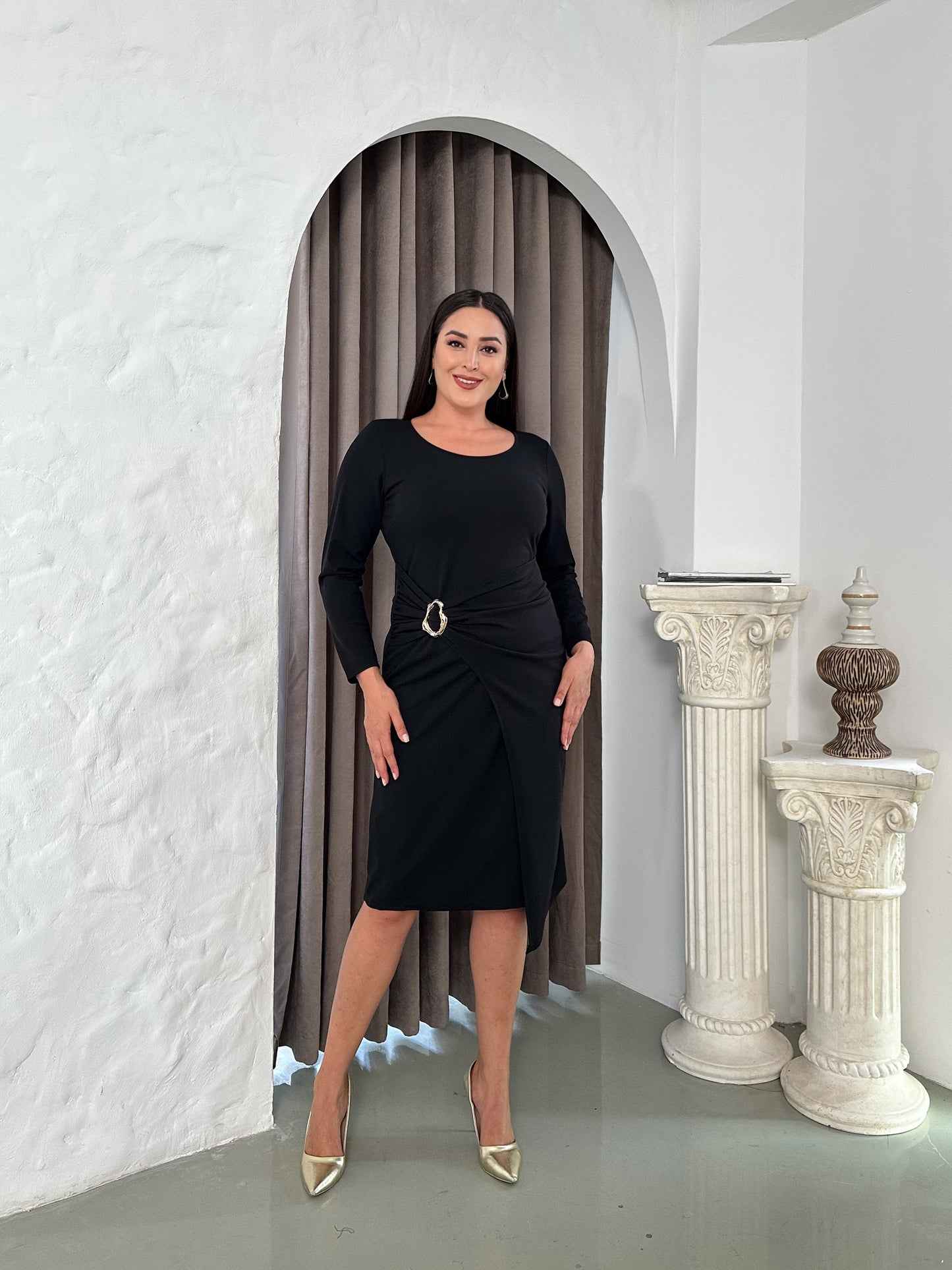 Gold Broşlu Kolu Kumaş Abiye Elbise