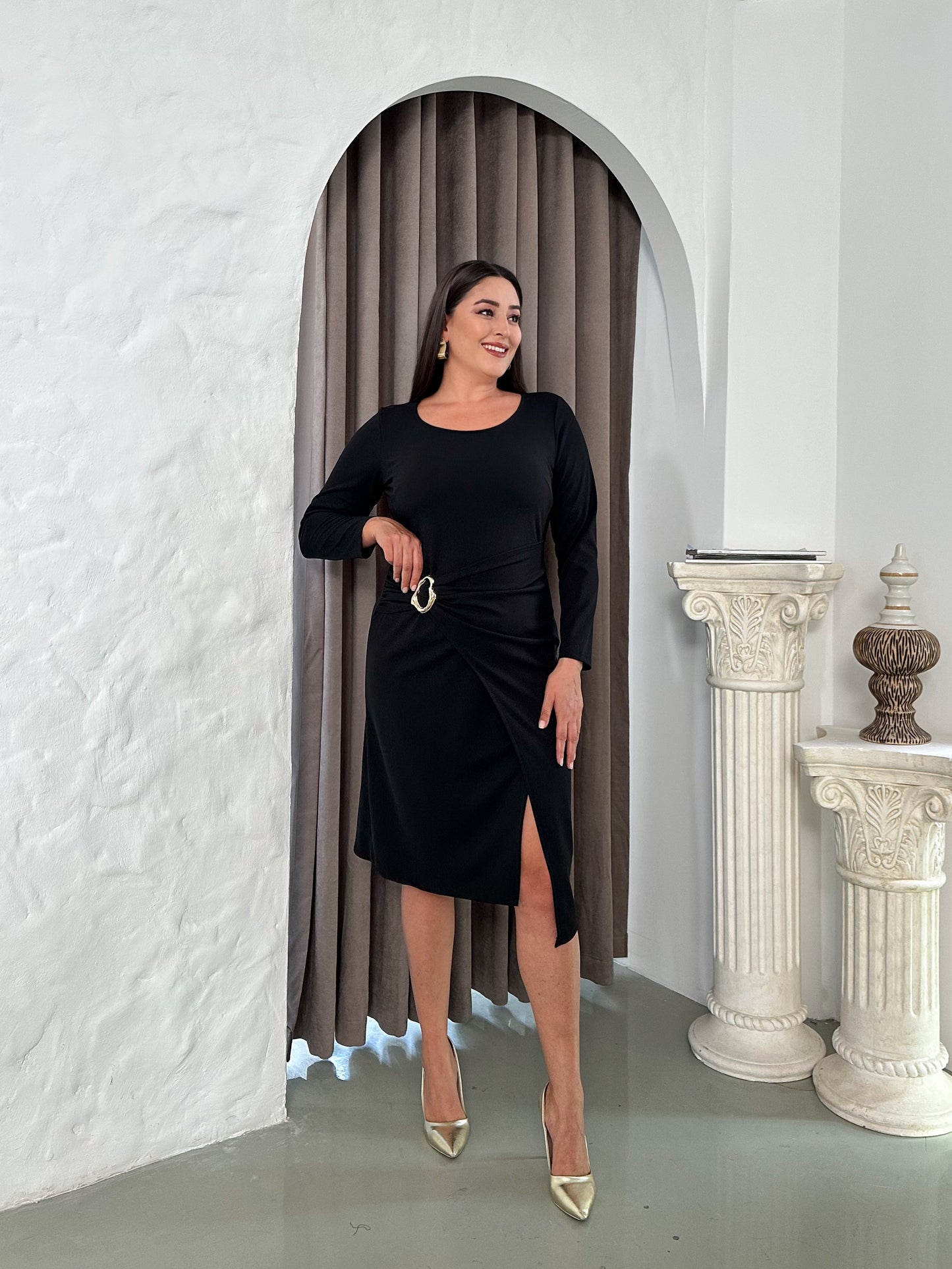 Gold Broşlu Kolu Kumaş Abiye Elbise